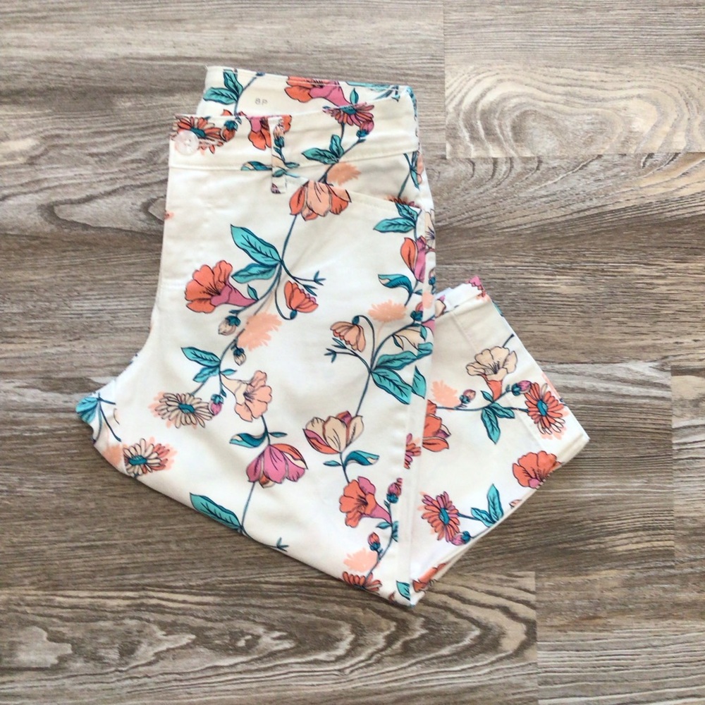 St. John’s Bay White Floral Mid Rise Twill Capris 8P